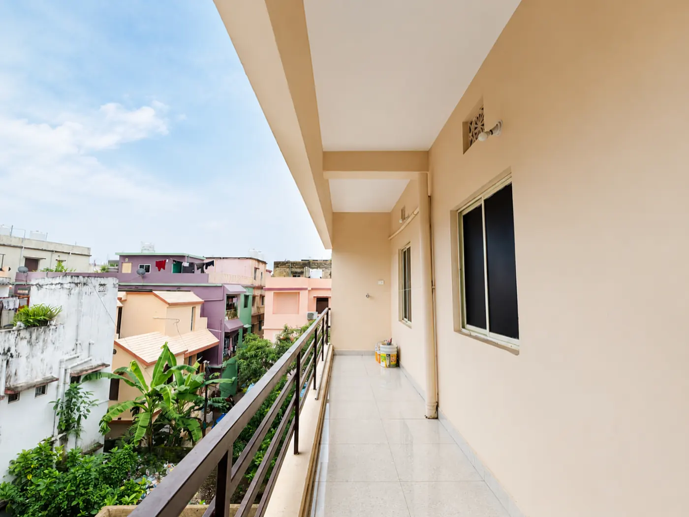 Corridor with city view at Yostel Venus