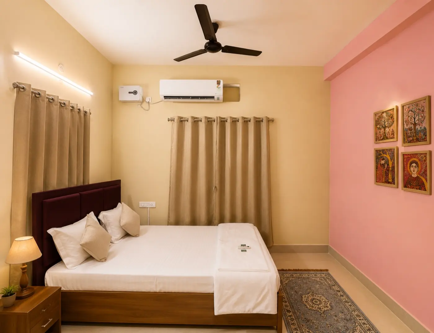Bedroom 2 with double bed at Yostel Mercury