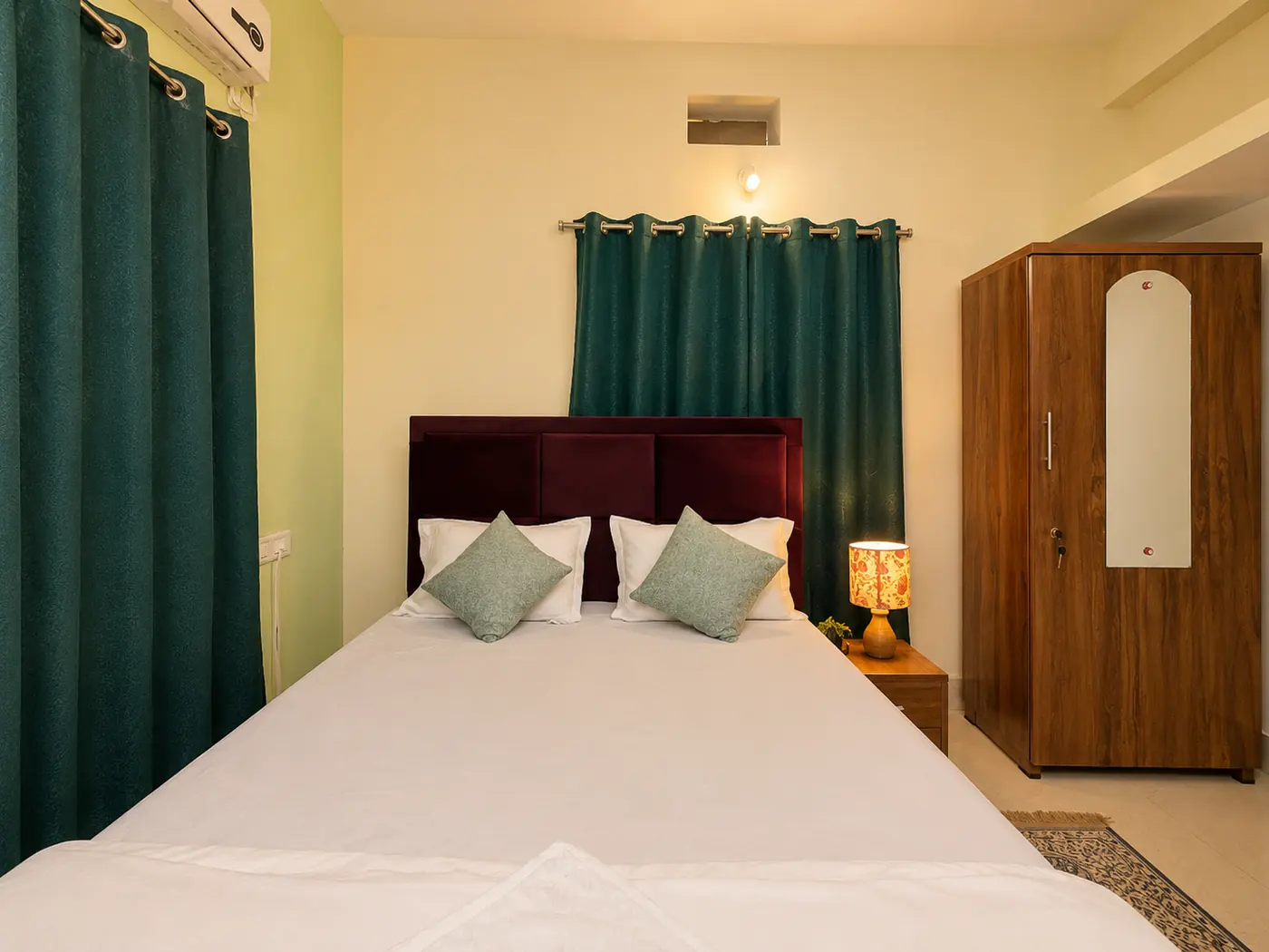 Bedroom 1 with double bed at Yostel Venus